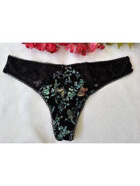 VICTORIA'S SECRET M BODY BY VICTORIA BUTTERFLY CHARM STRING THONG PANTIES NWT